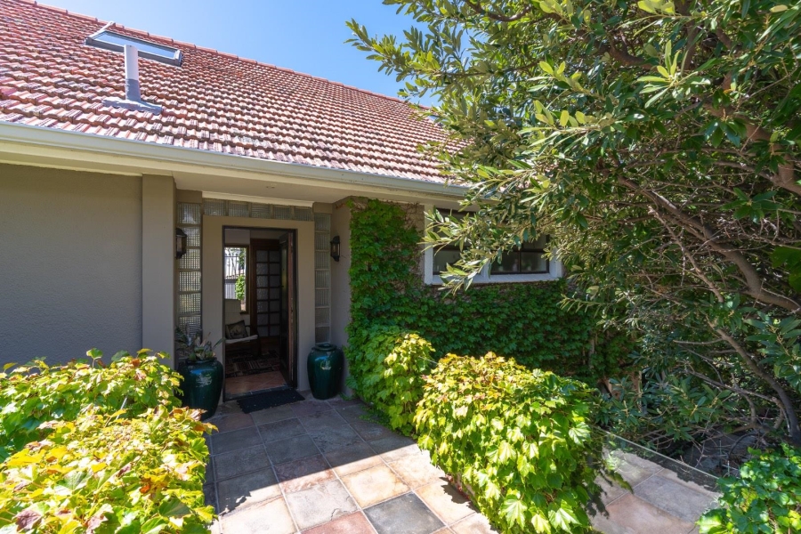 5 Bedroom Property for Sale in Oranjezicht Western Cape